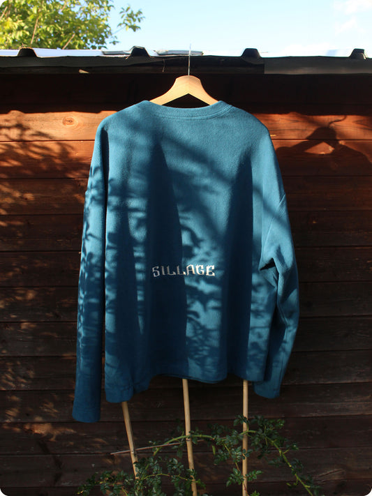 The Sillage Sport Fleece has a very soft and comfortable fabric that feels like a thin blanket. The Backside has our classic logo Embroidery