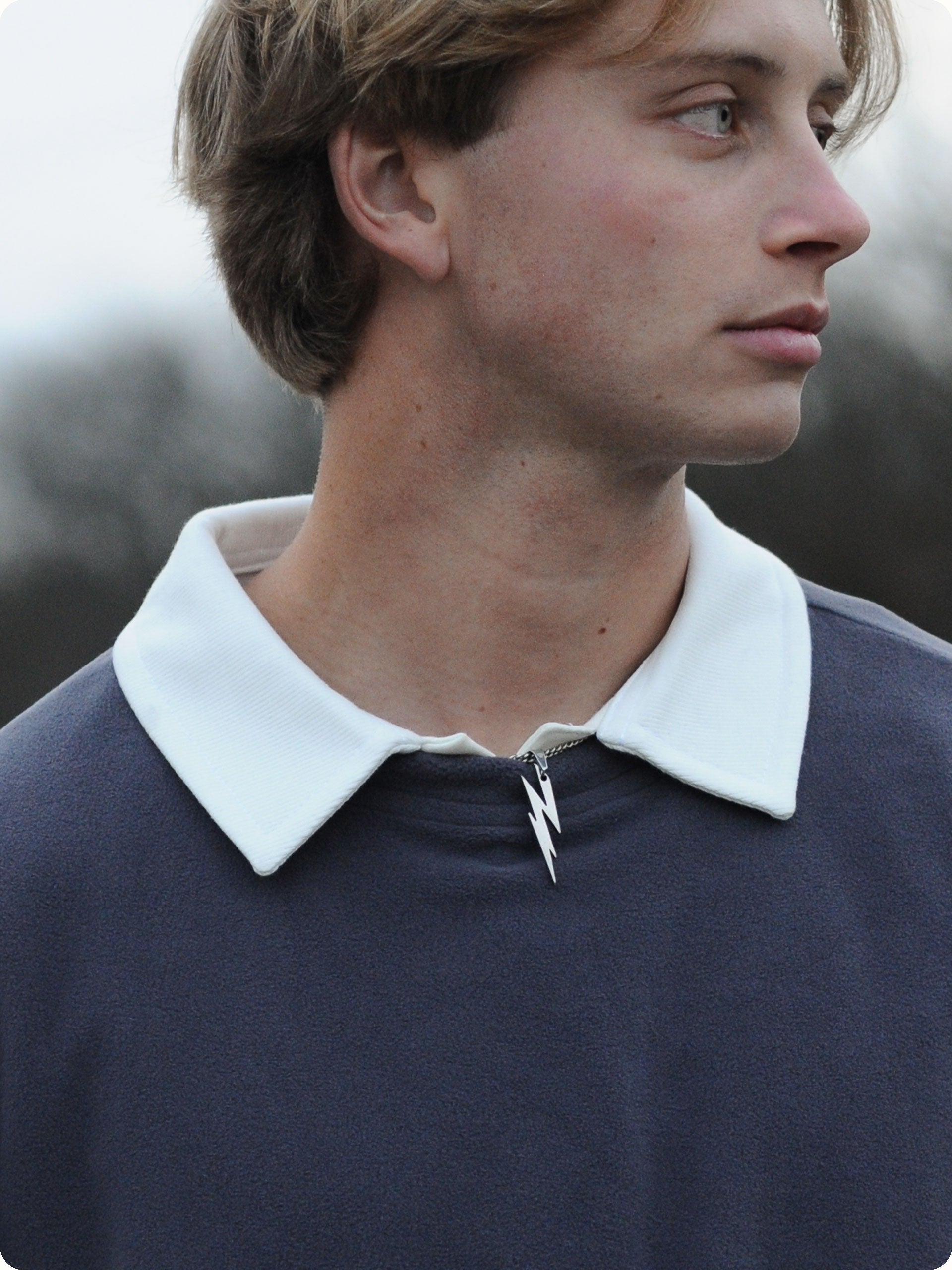 The Sillage Classic Polo has an elegant collar which can also be worn over a sweatshirt. We suggest to style our Classic Polo with our Autumn Fleece for a dreamy & elegant look