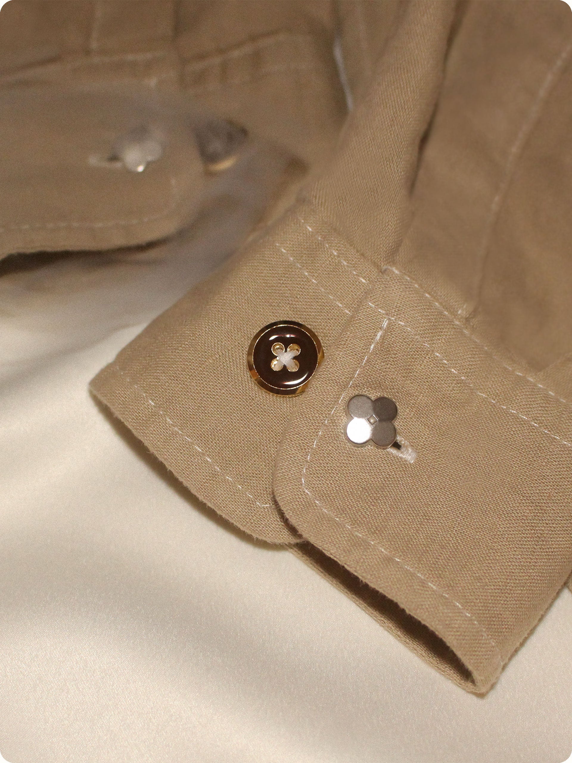 The Sillage Linen Shirt has unique elegant sleeve buttons